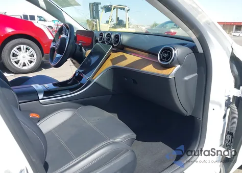 2022 Mercedes-Benz C 300 Sedan z USA, uszkodzony, nr VIN W1KAF4GB5NR010940